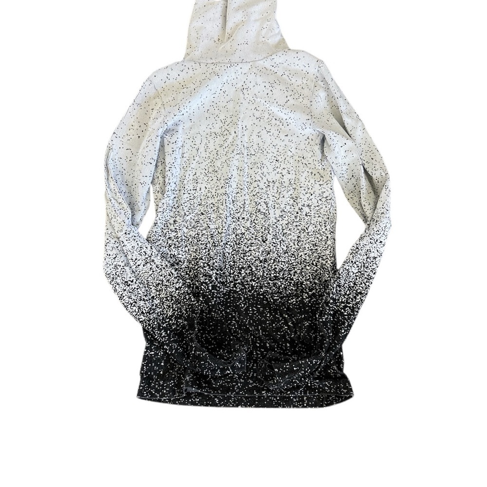 🌺Athleta Black and White Gradient Long Sleeve